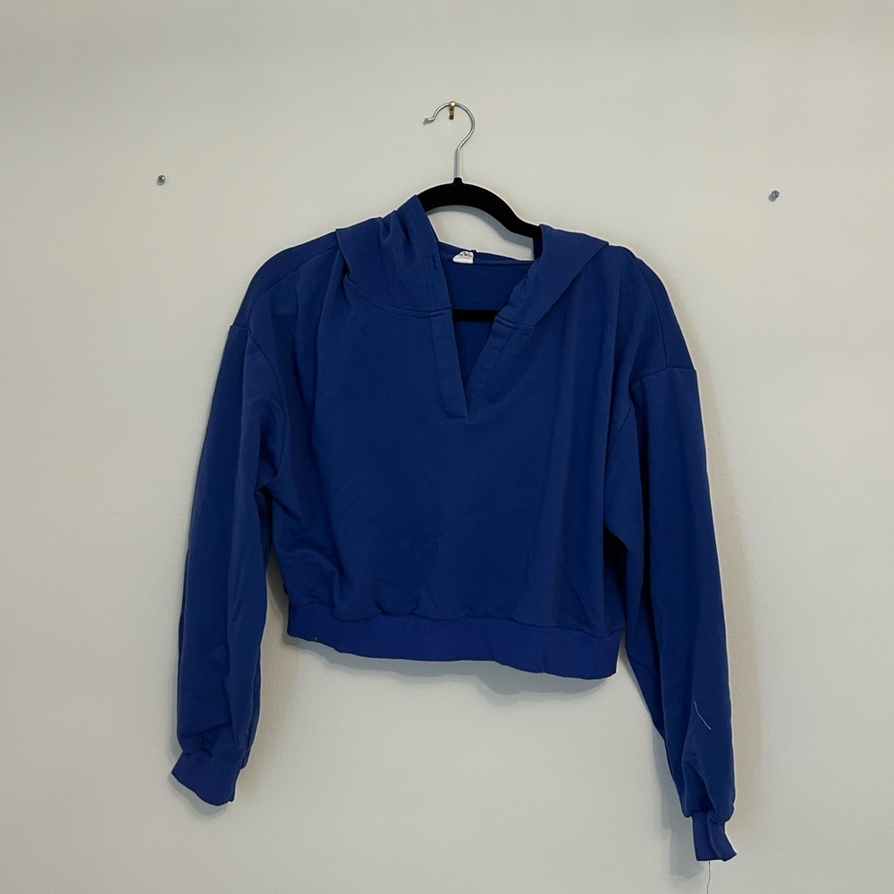 blue hoodie cropped